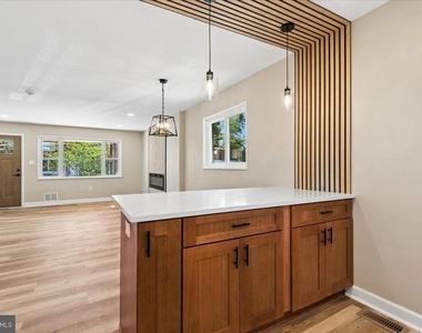 5008 36th Avenue - Photo Thumbnail 23