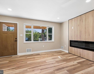 5008 36th Avenue - Photo Thumbnail 11