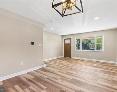 5008 36th Avenue - Photo Thumbnail 13
