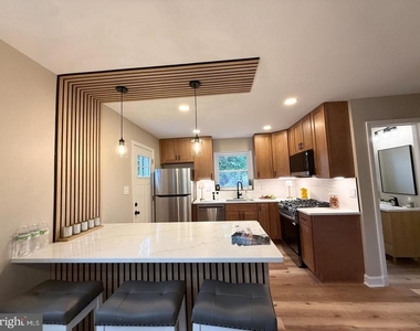 5008 36th Avenue - Photo Thumbnail 18