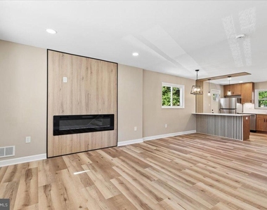 5008 36th Avenue - Photo Thumbnail 7