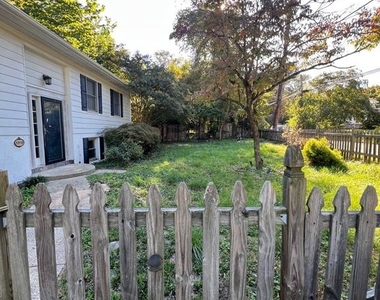 5518 Old Crain Highway - Photo Thumbnail 1