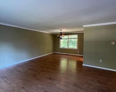 5518 Old Crain Highway - Photo Thumbnail 4