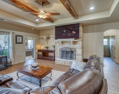 412 Jake Dr - Photo Thumbnail 6