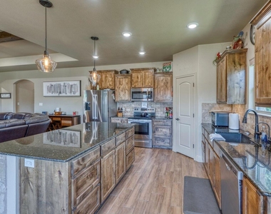 412 Jake Dr - Photo Thumbnail 9