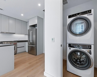 610 Davis St - Photo Thumbnail 9