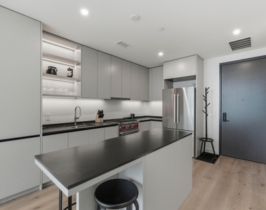 610 Davis St - Photo Thumbnail 6