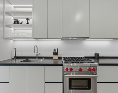 610 Davis St - Photo Thumbnail 4