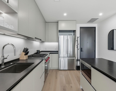 610 Davis St - Photo Thumbnail 8