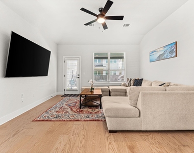 8512 Mckamy Dr - Photo Thumbnail 9