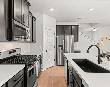 8512 Mckamy Dr - Photo Thumbnail 7