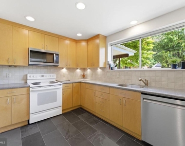 11408 Gilsan Street - Photo Thumbnail 8