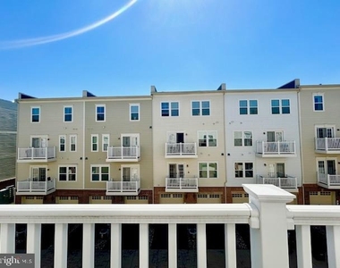 327 Community Center Avenue - Photo Thumbnail 17