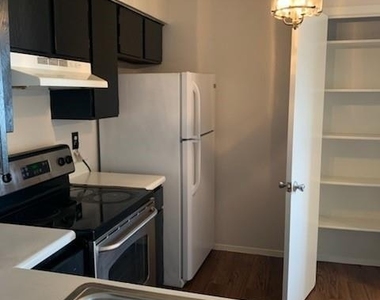 501 Hardin Ct - Photo Thumbnail 2