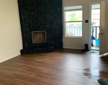 501 Hardin Ct - Photo Thumbnail 3