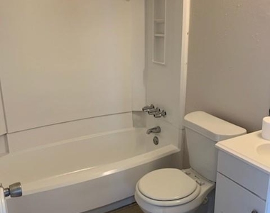 501 Hardin Ct - Photo Thumbnail 6