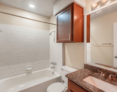 7712 Islander Dr - Photo Thumbnail 13