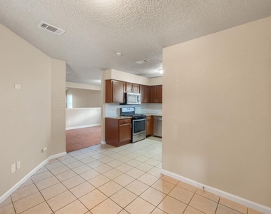 7712 Islander Dr - Photo Thumbnail 4