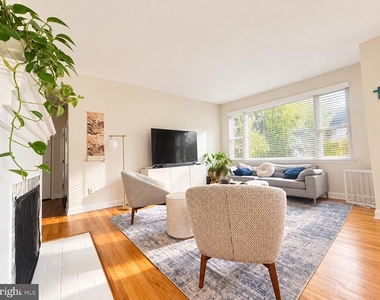 9407 Singleton Drive - Photo Thumbnail 5