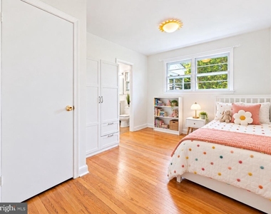 9407 Singleton Drive - Photo Thumbnail 10