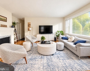 9407 Singleton Drive - Photo Thumbnail 2