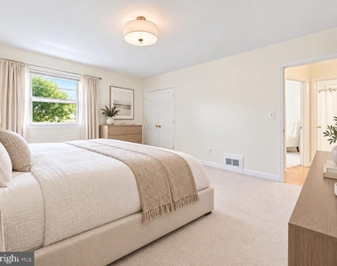 9407 Singleton Drive - Photo Thumbnail 8