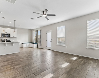 9421 Hunter Ln - Photo Thumbnail 2