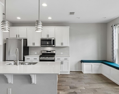 9421 Hunter Ln - Photo Thumbnail 9