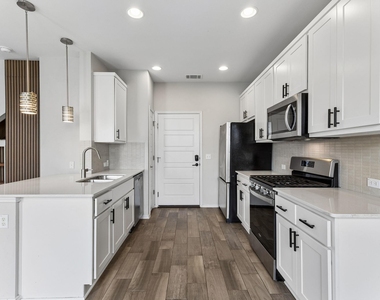 9421 Hunter Ln - Photo Thumbnail 7