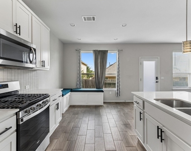 9421 Hunter Ln - Photo Thumbnail 10