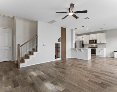 9421 Hunter Ln - Photo Thumbnail 4