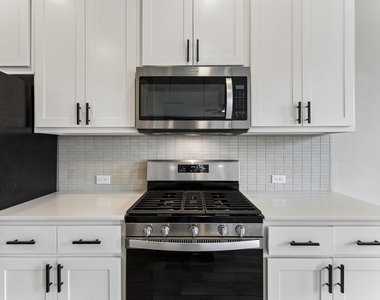 9421 Hunter Ln - Photo Thumbnail 11