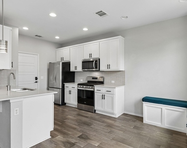 9421 Hunter Ln - Photo Thumbnail 6