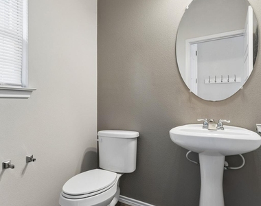 9421 Hunter Ln - Photo Thumbnail 12