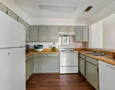 905 Hillyer St - Photo Thumbnail 7