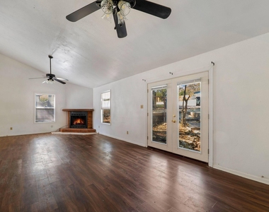 905 Hillyer St - Photo Thumbnail 6