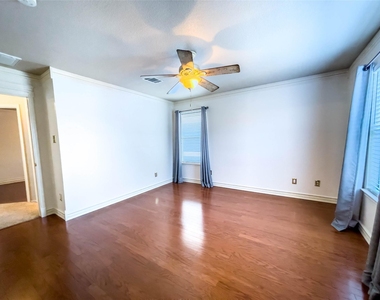 601 Cherry Creek Dr - Photo Thumbnail 15