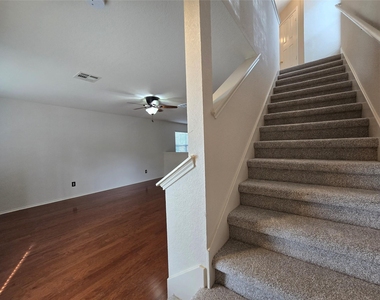 601 Cherry Creek Dr - Photo Thumbnail 9