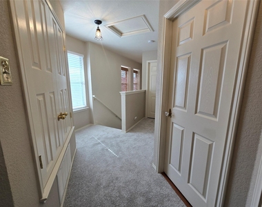 601 Cherry Creek Dr - Photo Thumbnail 11
