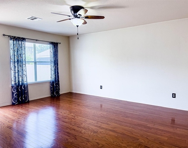601 Cherry Creek Dr - Photo Thumbnail 8