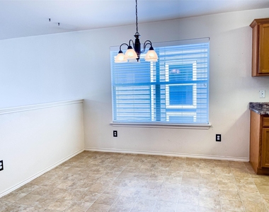 601 Cherry Creek Dr - Photo Thumbnail 7