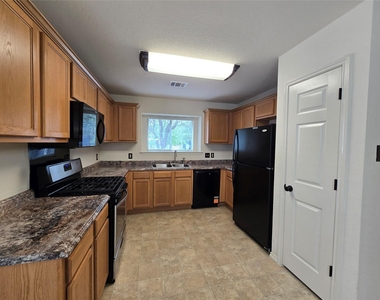 601 Cherry Creek Dr - Photo Thumbnail 3