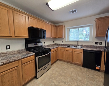 601 Cherry Creek Dr - Photo Thumbnail 4