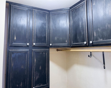 601 Cherry Creek Dr - Photo Thumbnail 20