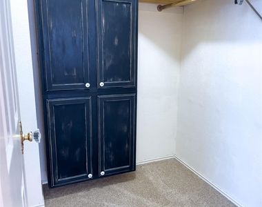 601 Cherry Creek Dr - Photo Thumbnail 21