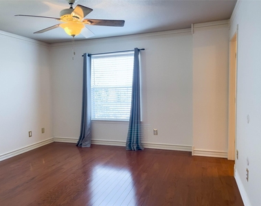 601 Cherry Creek Dr - Photo Thumbnail 13