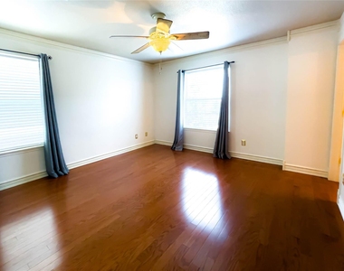 601 Cherry Creek Dr - Photo Thumbnail 18