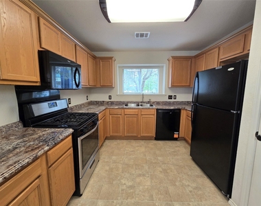 601 Cherry Creek Dr - Photo Thumbnail 2
