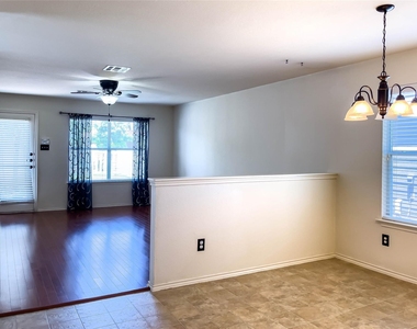 601 Cherry Creek Dr - Photo Thumbnail 6