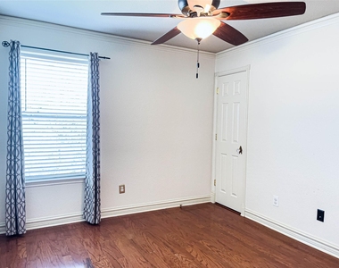 601 Cherry Creek Dr - Photo Thumbnail 16